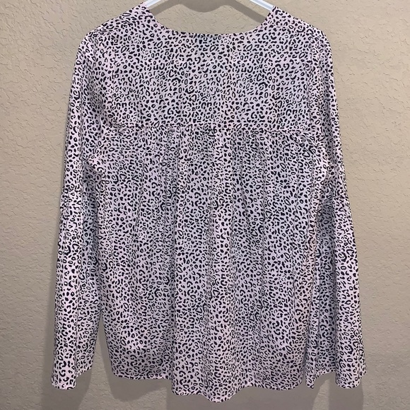 Who What Wear Cheetah Print Bell Sleeve Top Pink - Picture 6 of 6